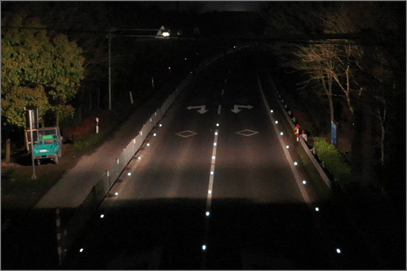 solar powered road reflectors