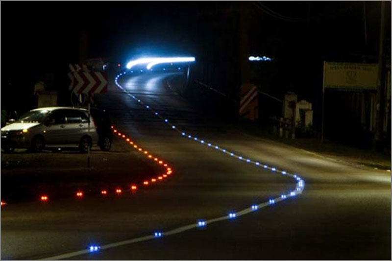 solar powered road reflectors